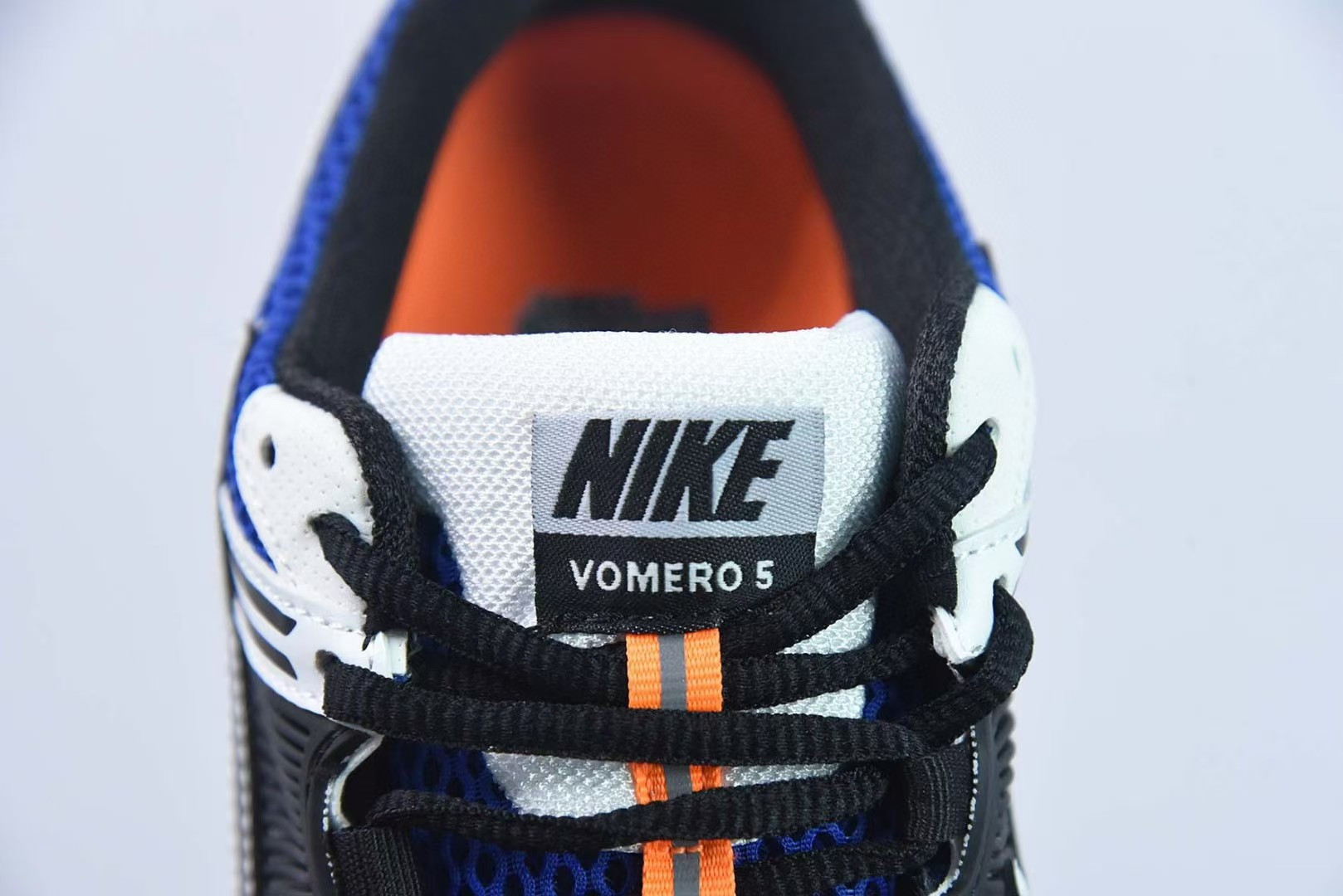 UA Nike Zoom Vomero 5