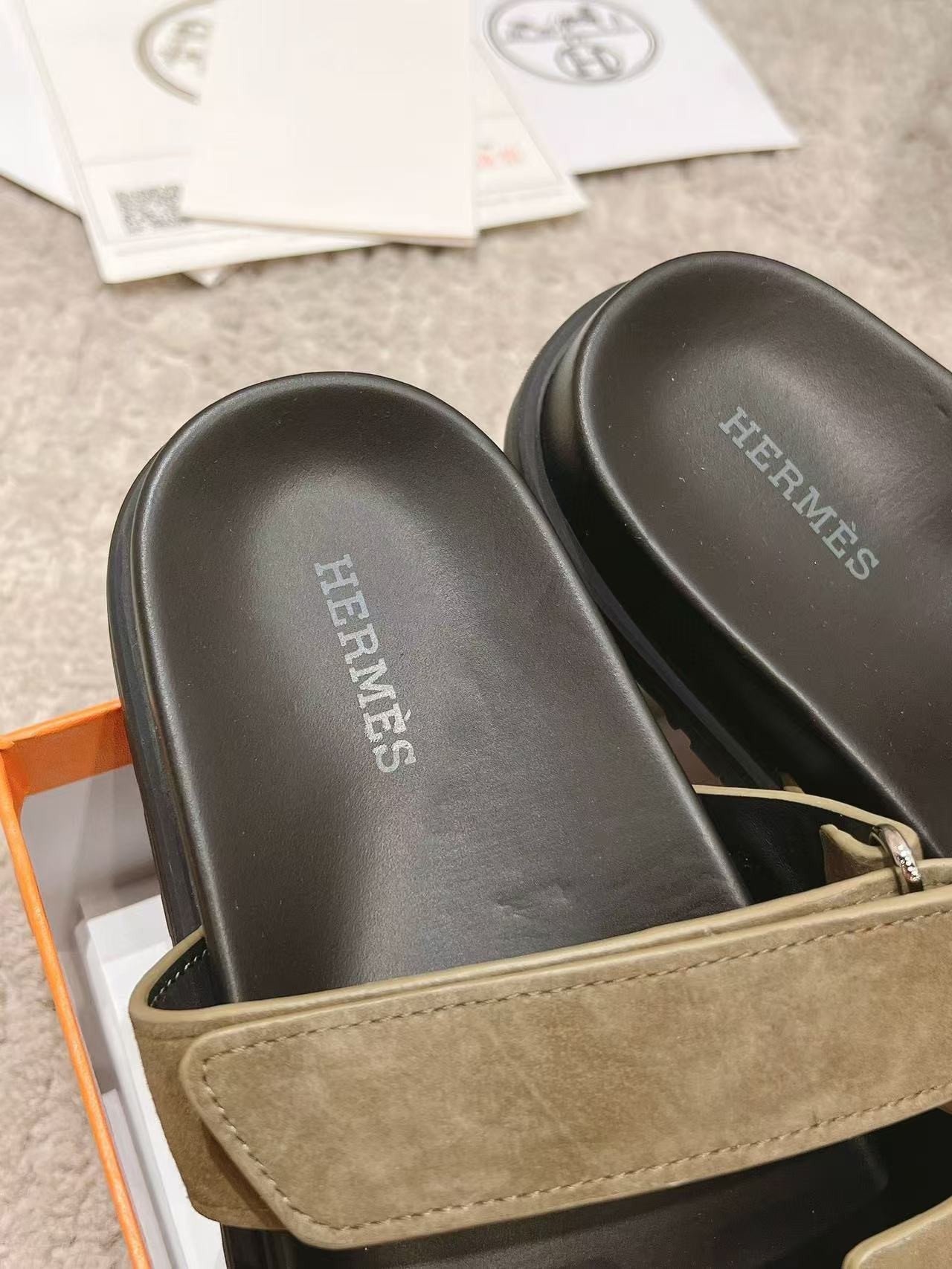 UA H**me5 Chypre sandal