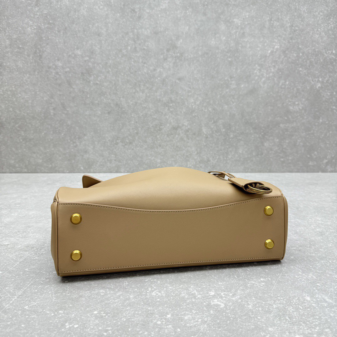 Ba1en*iaga Rodeo Mediun 35x23.3x10.9cm