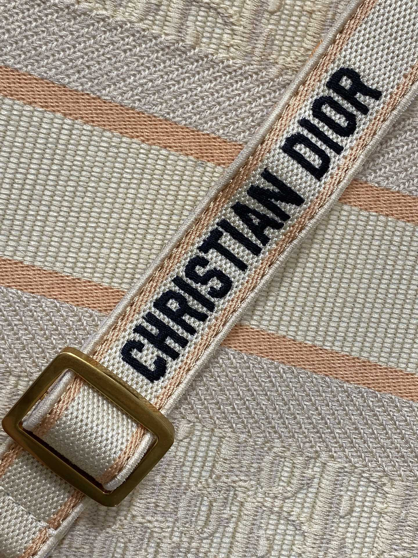 MEDIUM D10r BOOK TOTE White Multicolor Dragon Zodiac Embroidery  36 x 27.5 x 16.5 cm