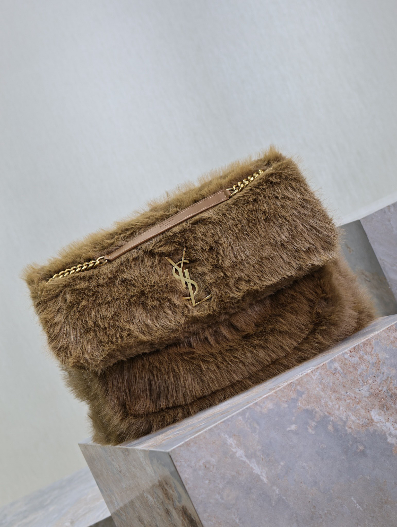 Y51 NIKI LARGE IN SHEARLING 47 X 34 X 16 CM