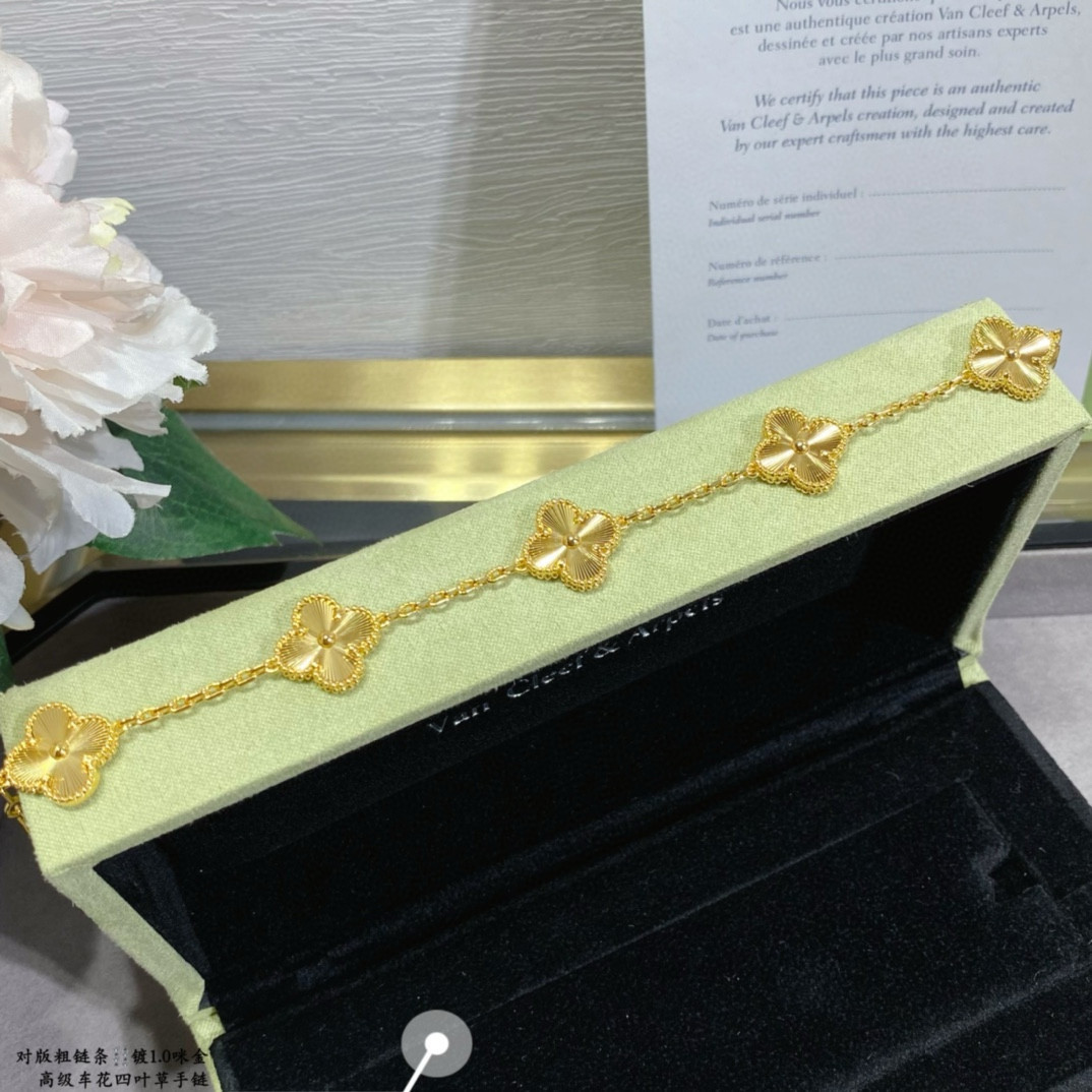 V*n Cl**f & Arpels Bracelet