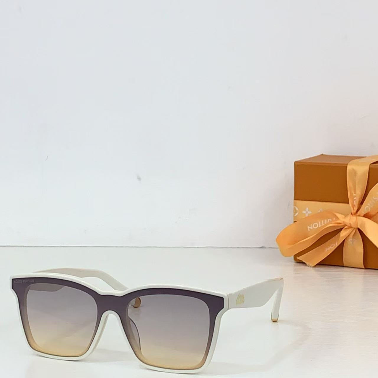 Louis Vuitton Script Square Sunglasses Z2970W