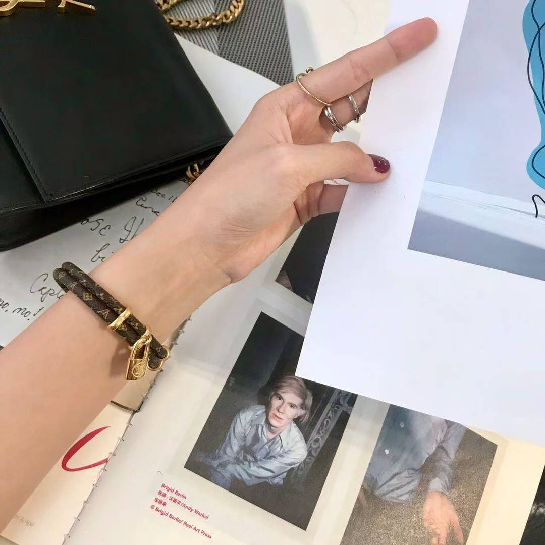 l0vis Vvtt0n keep it twice bracelet approximately 17cm