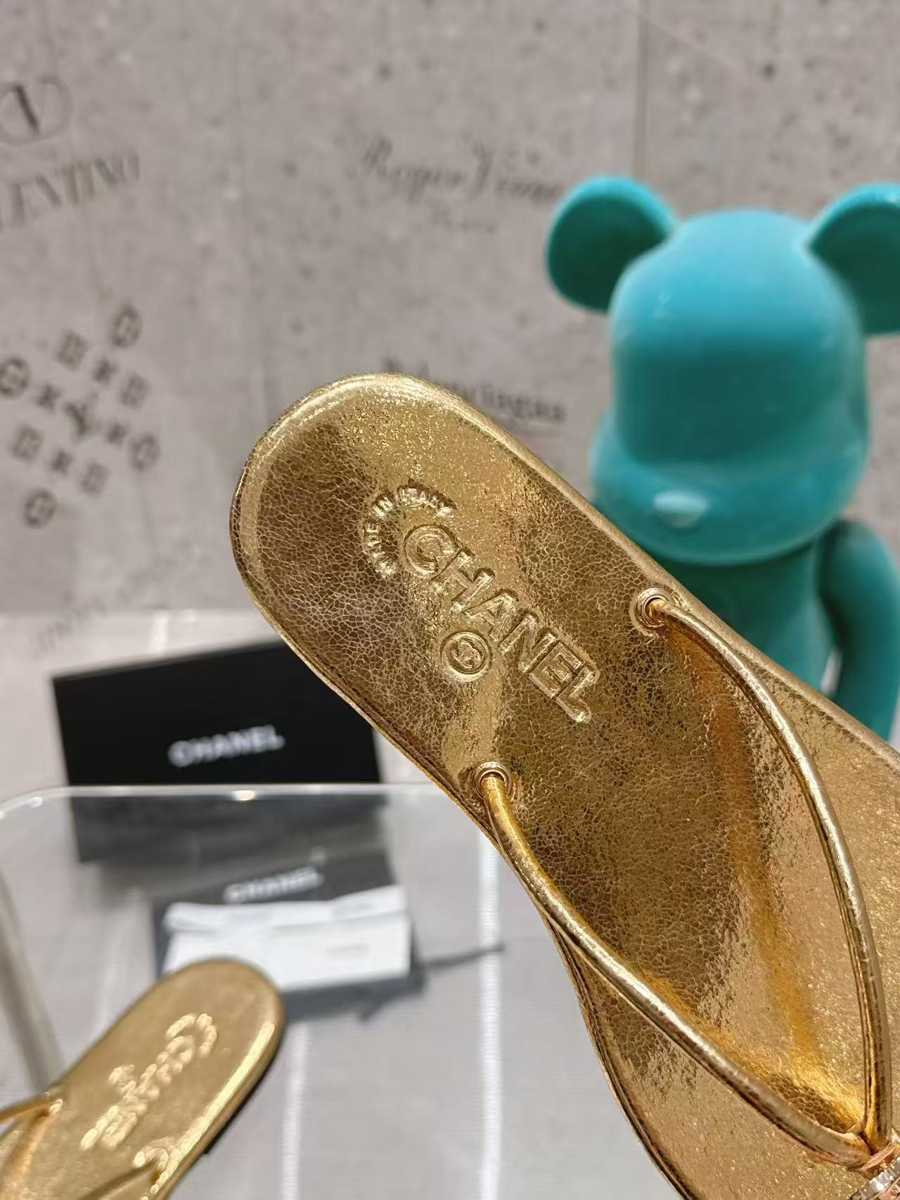 ua Ch**el slides