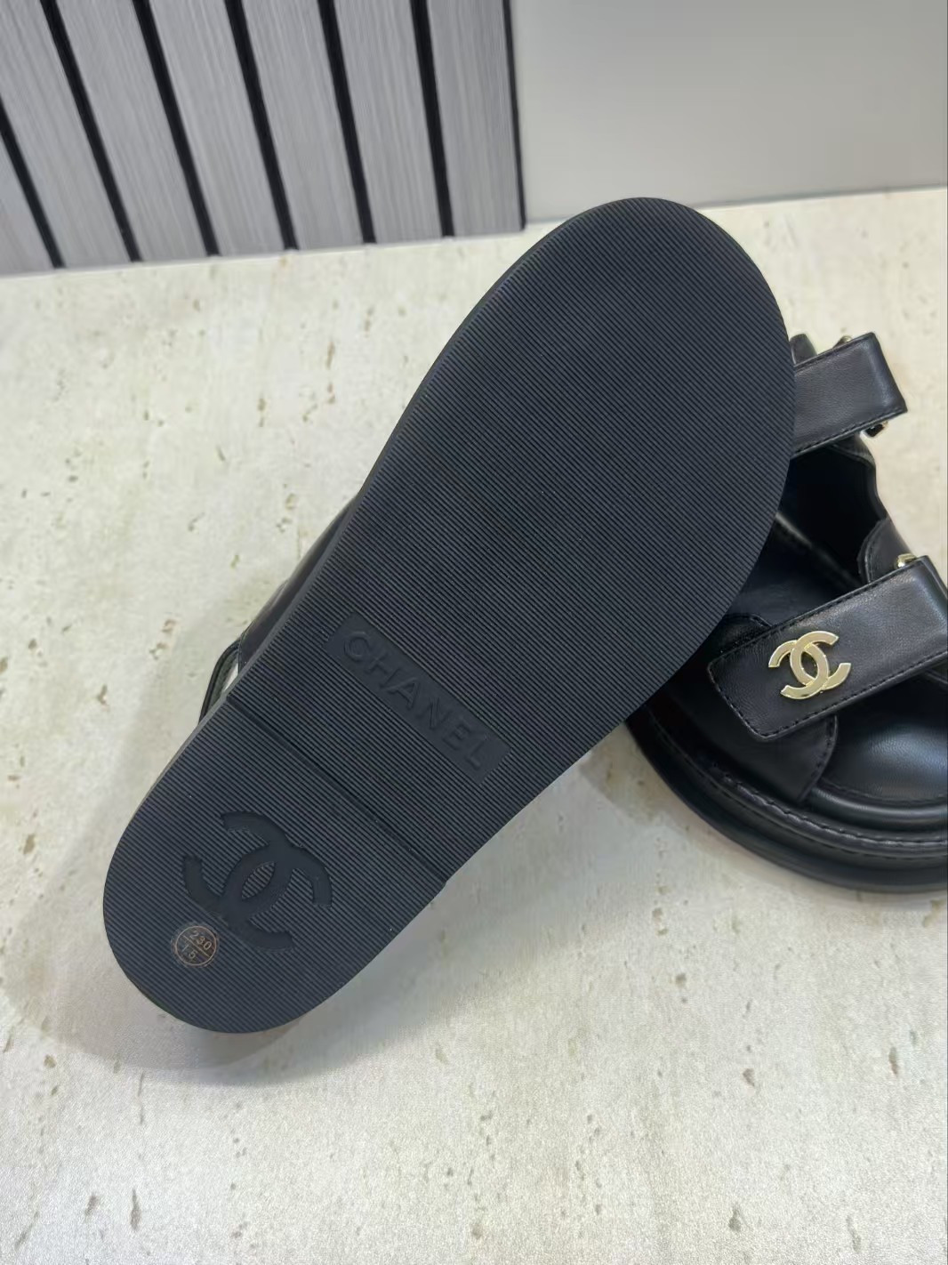 ua Ch**el sandals