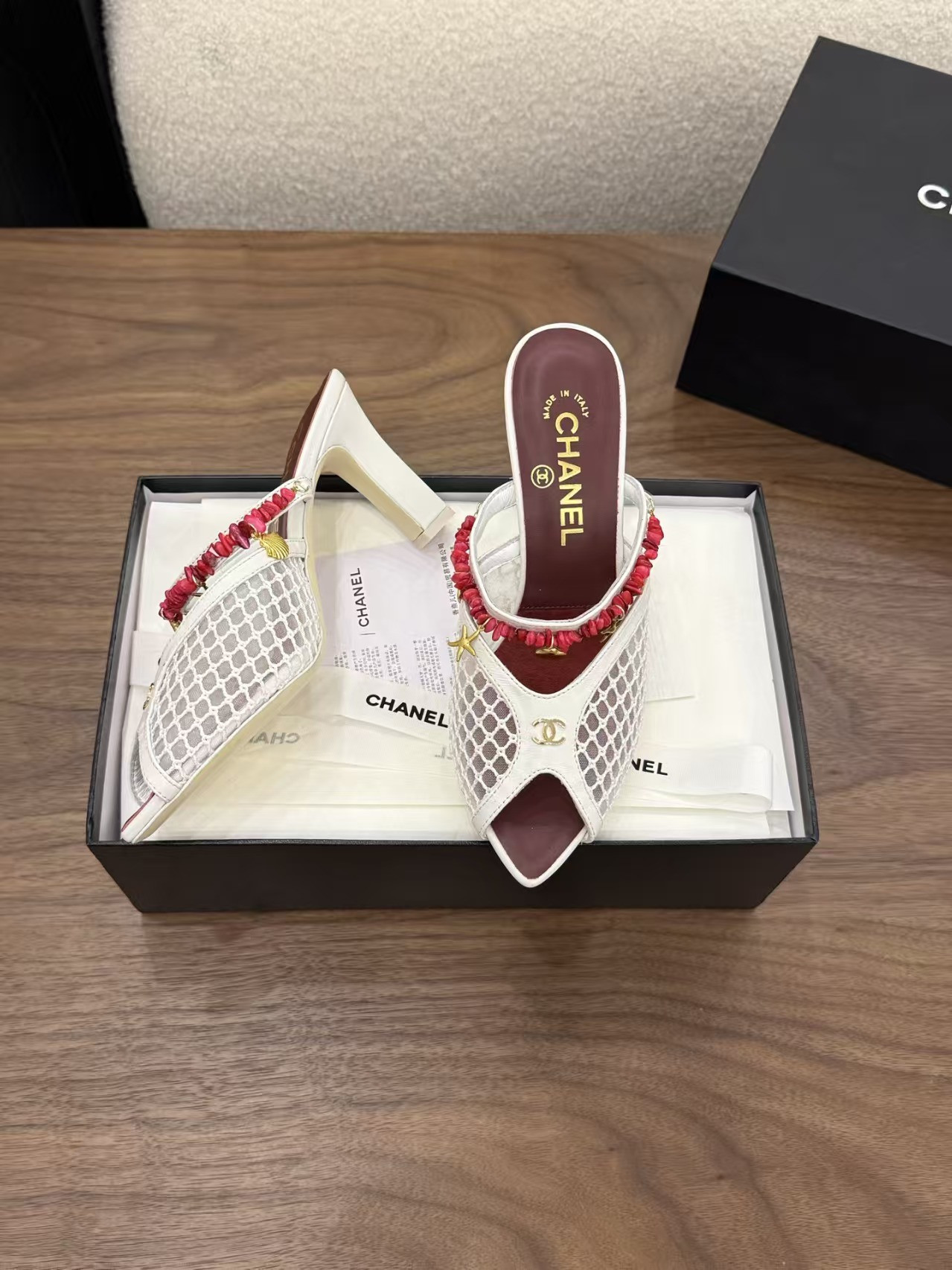 ua Ch**el sandals