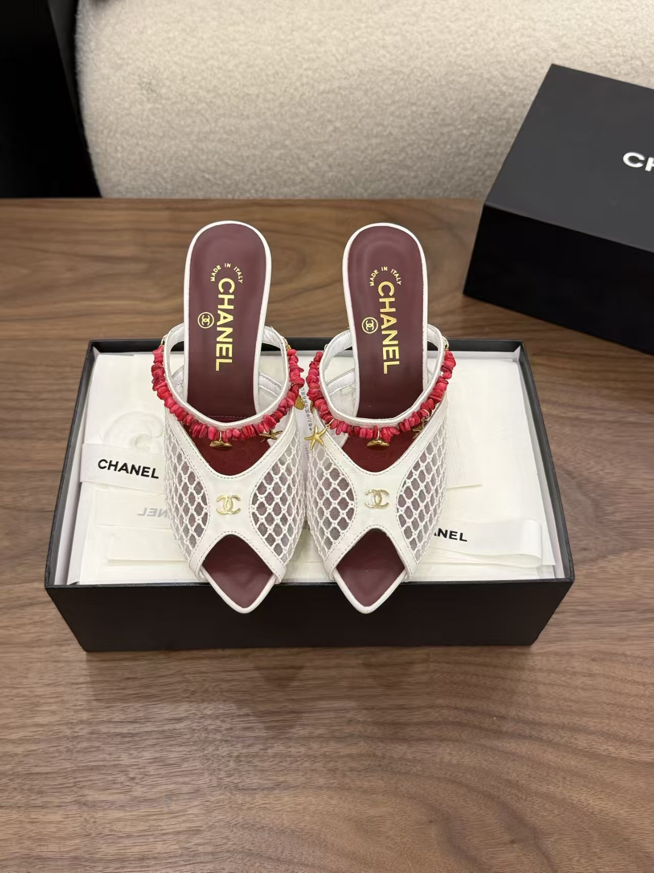 ua Ch**el sandals