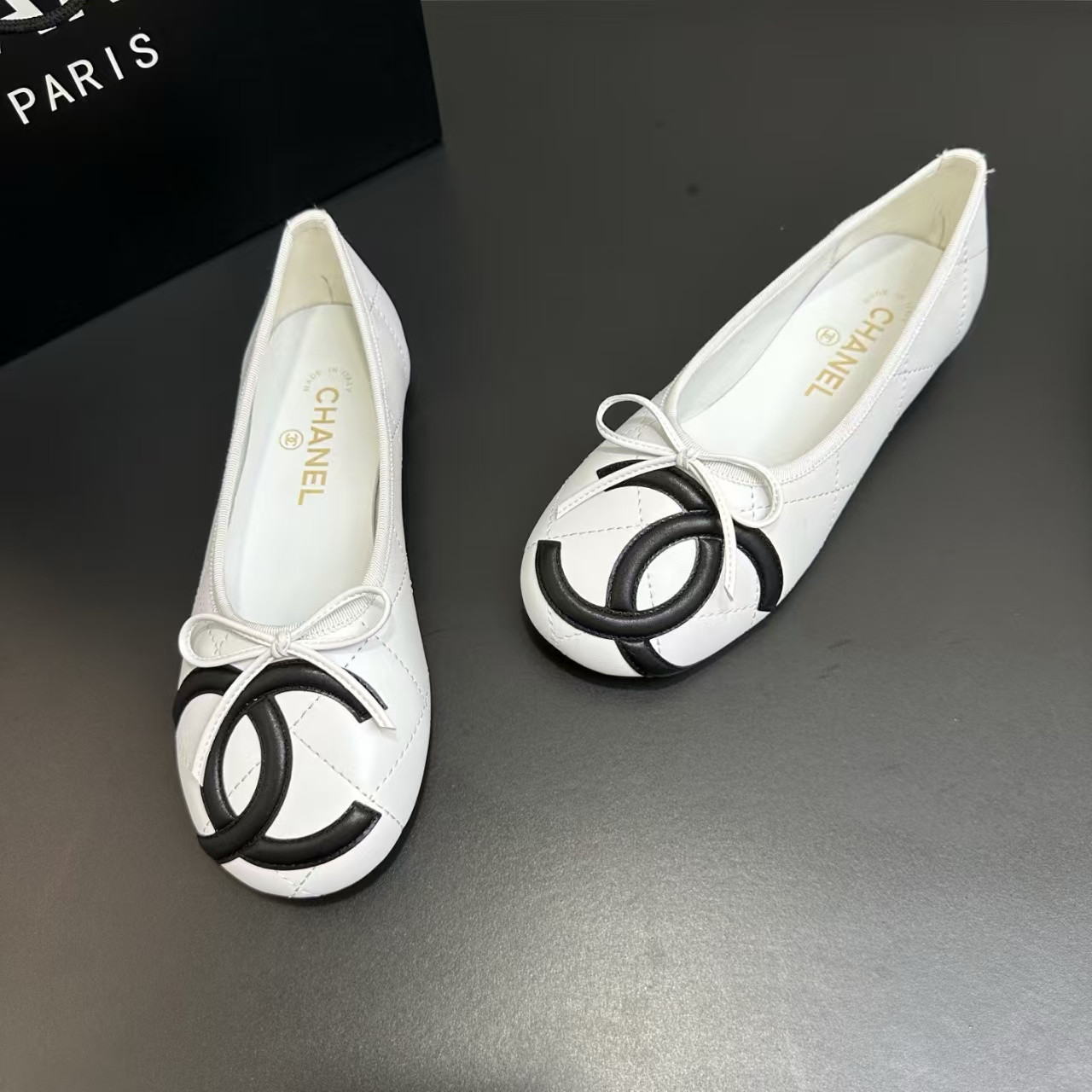 ua Ch**el ballet flat