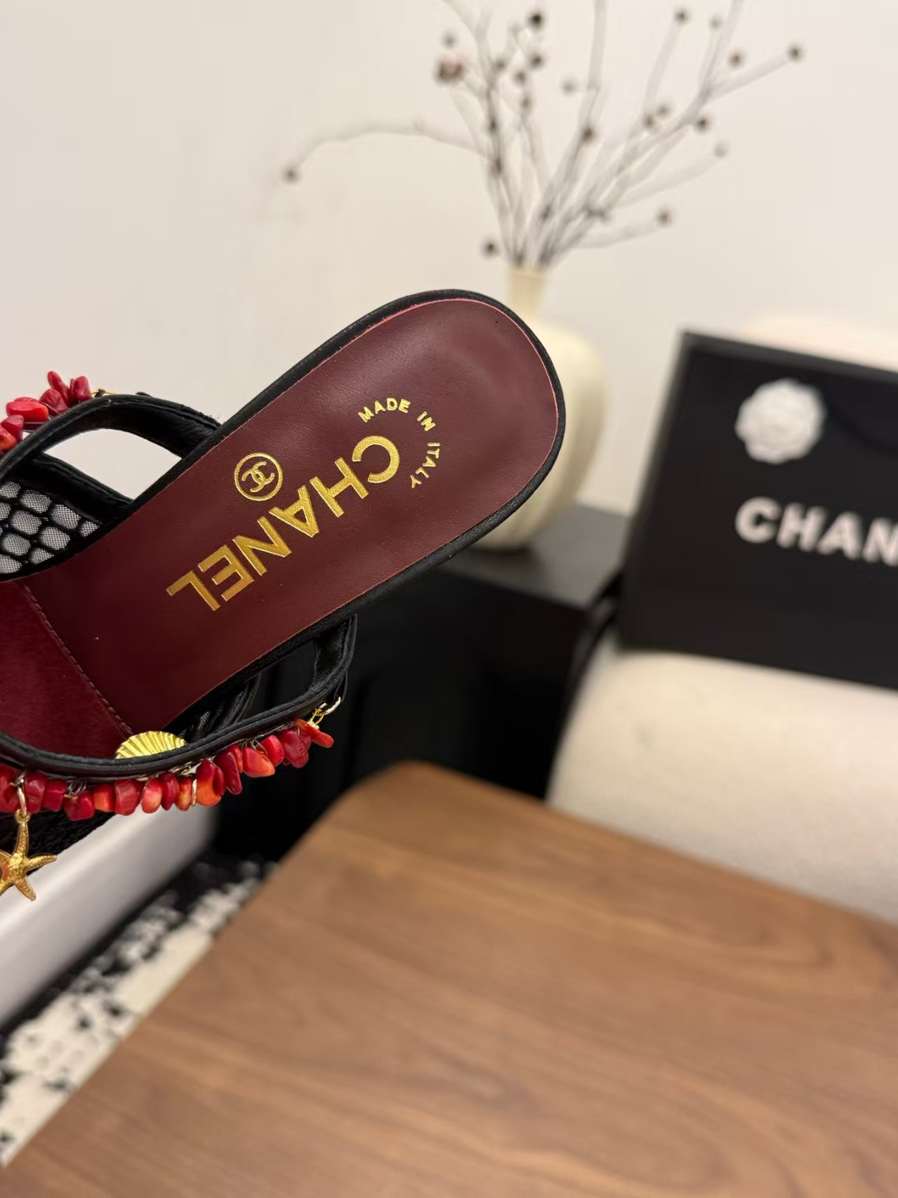 ua Ch**el sandals