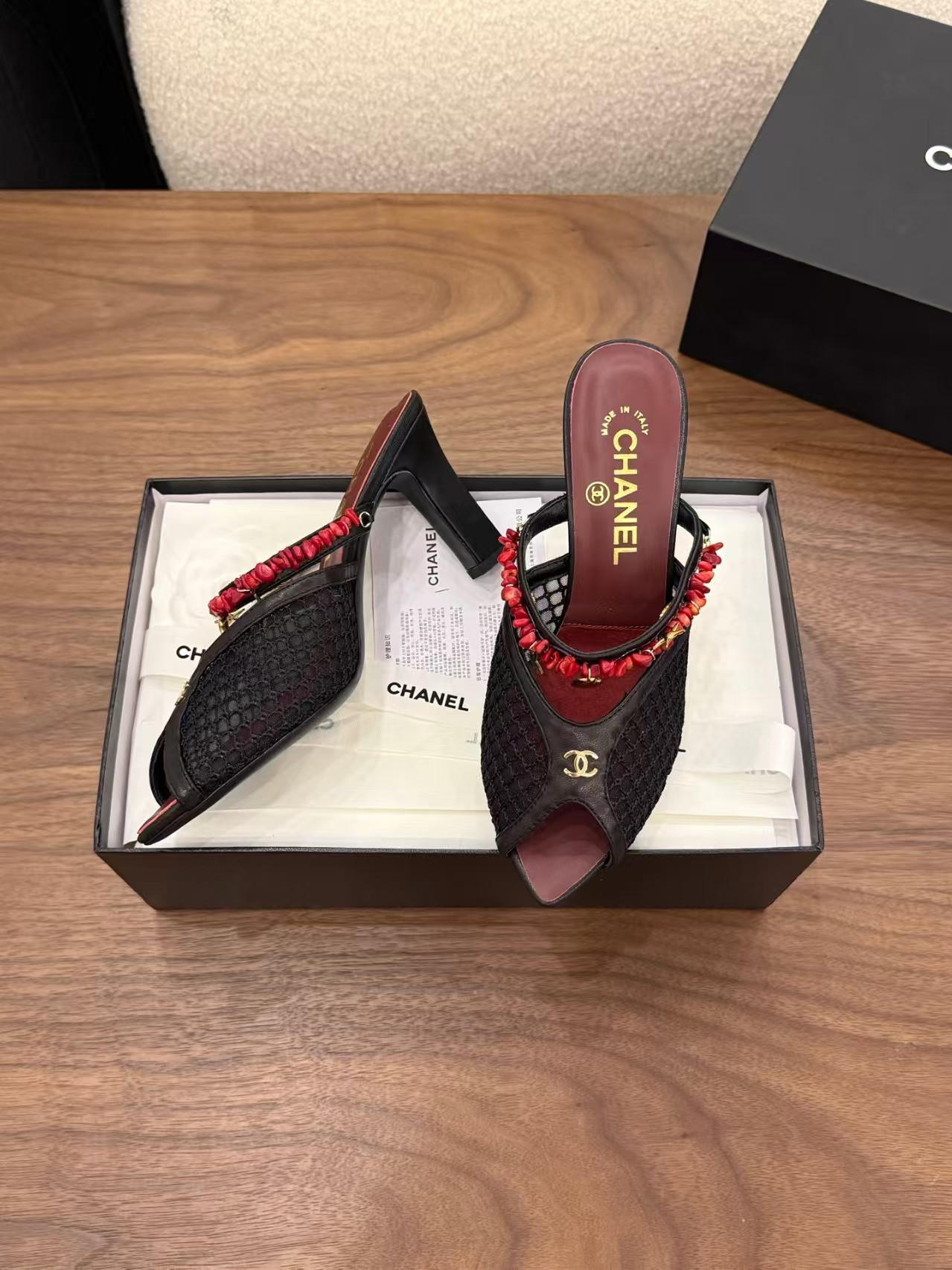 ua Ch**el sandals
