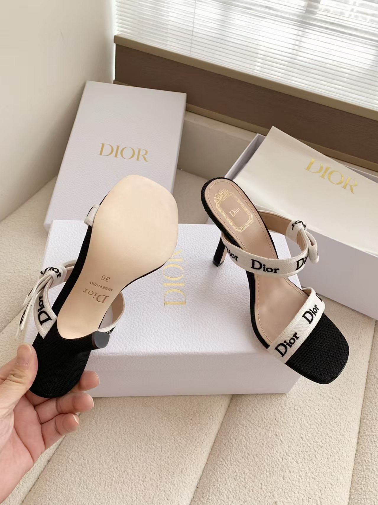 ua D10r heeled sandal