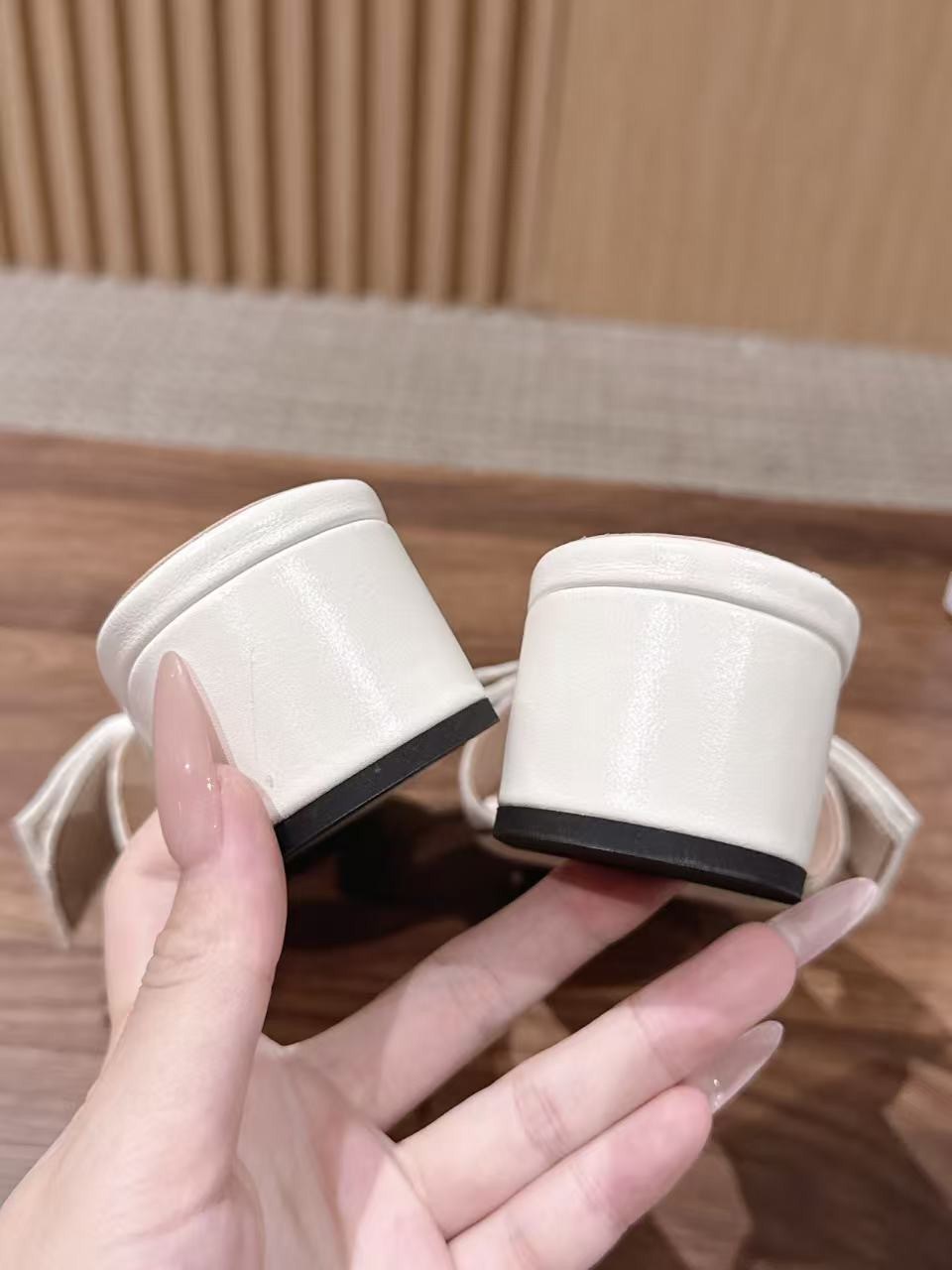 ua D10r j