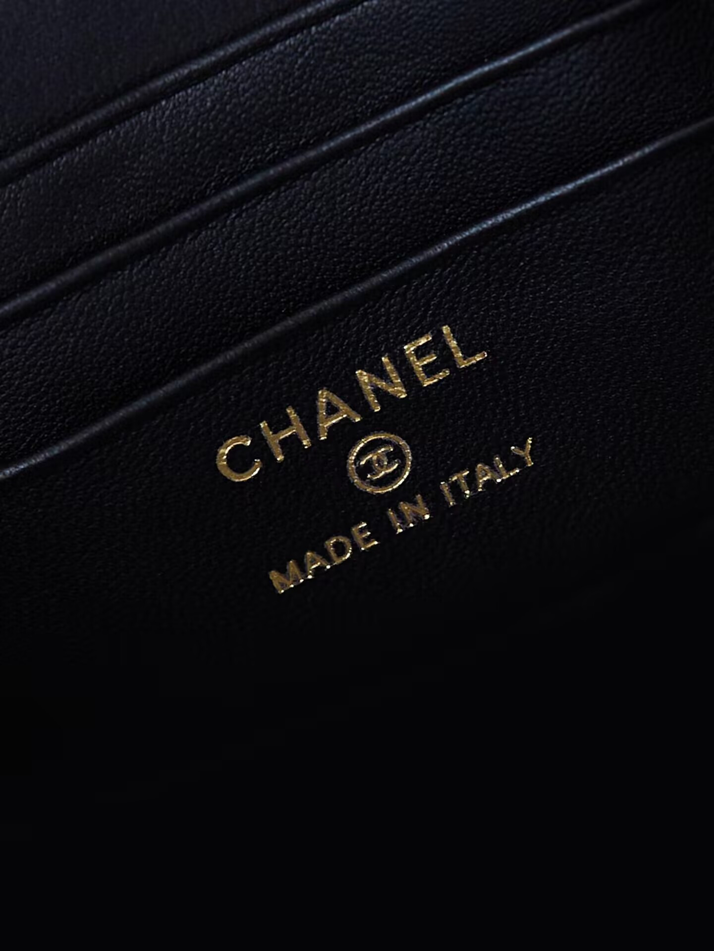 Ch**el with chain 9.5x16x8cm