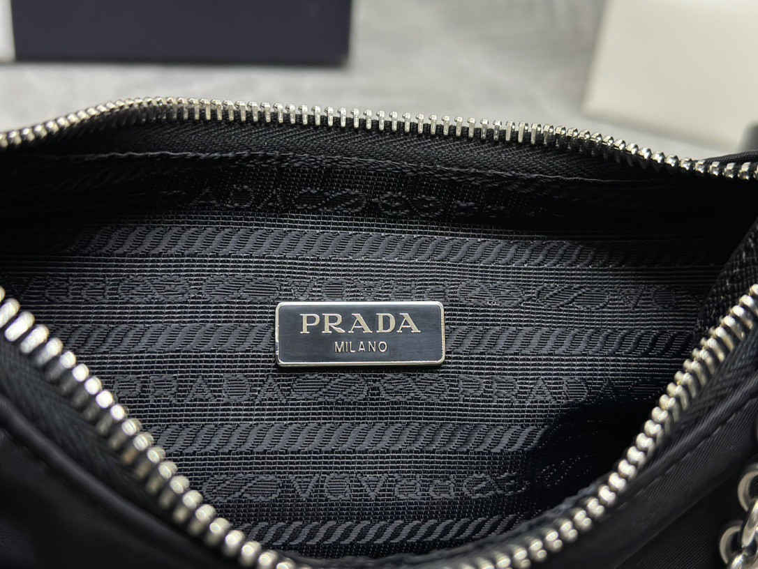 Pra*a Re-Edition 2005 Nylon Bag