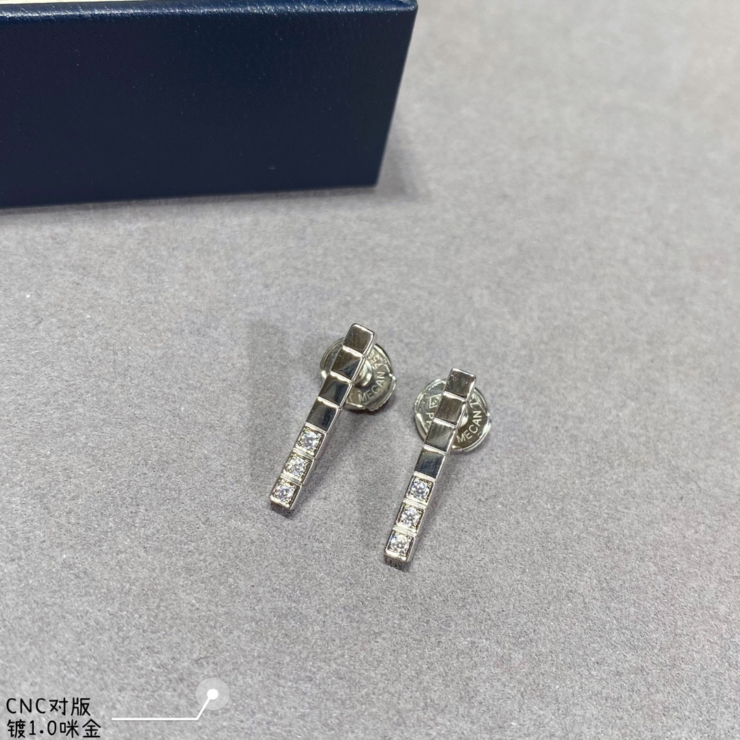 Chopard Long Bar Half D1am0nd Stud Earrings