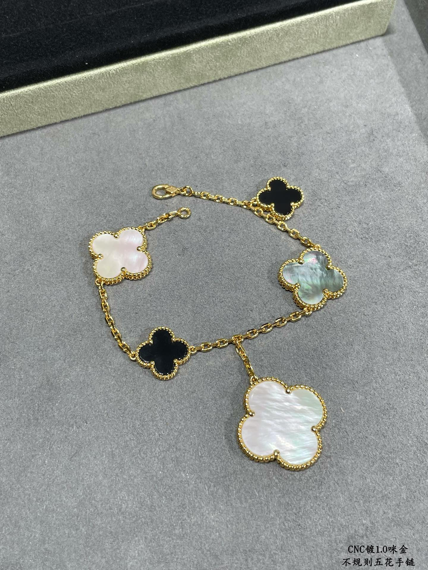V*n Cl**f & Arpels Irregular five-leaf clover Bracelet