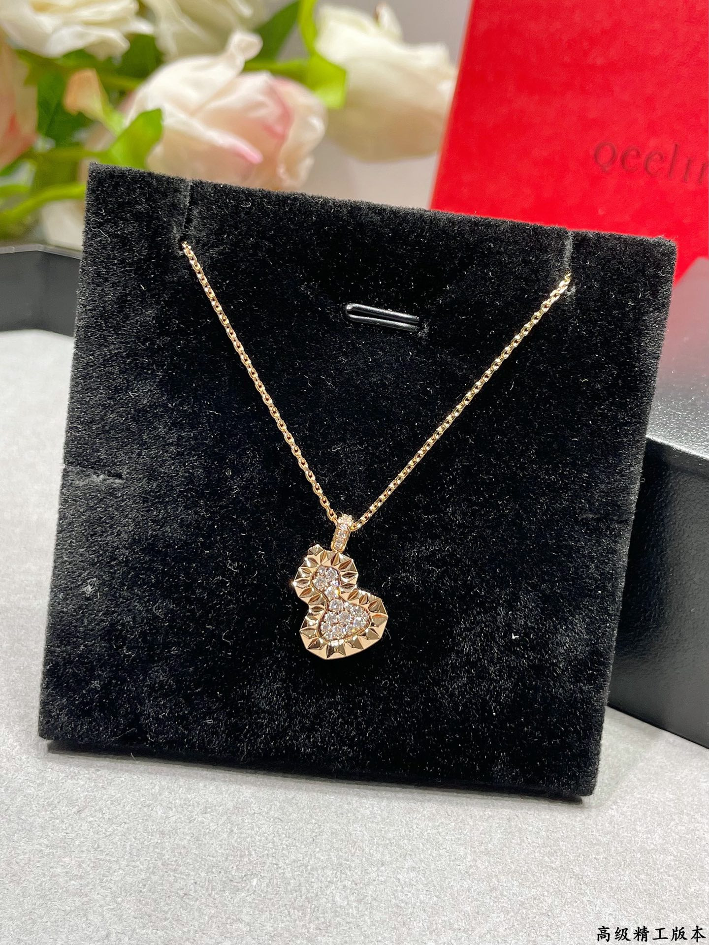 Qee1in Necklace