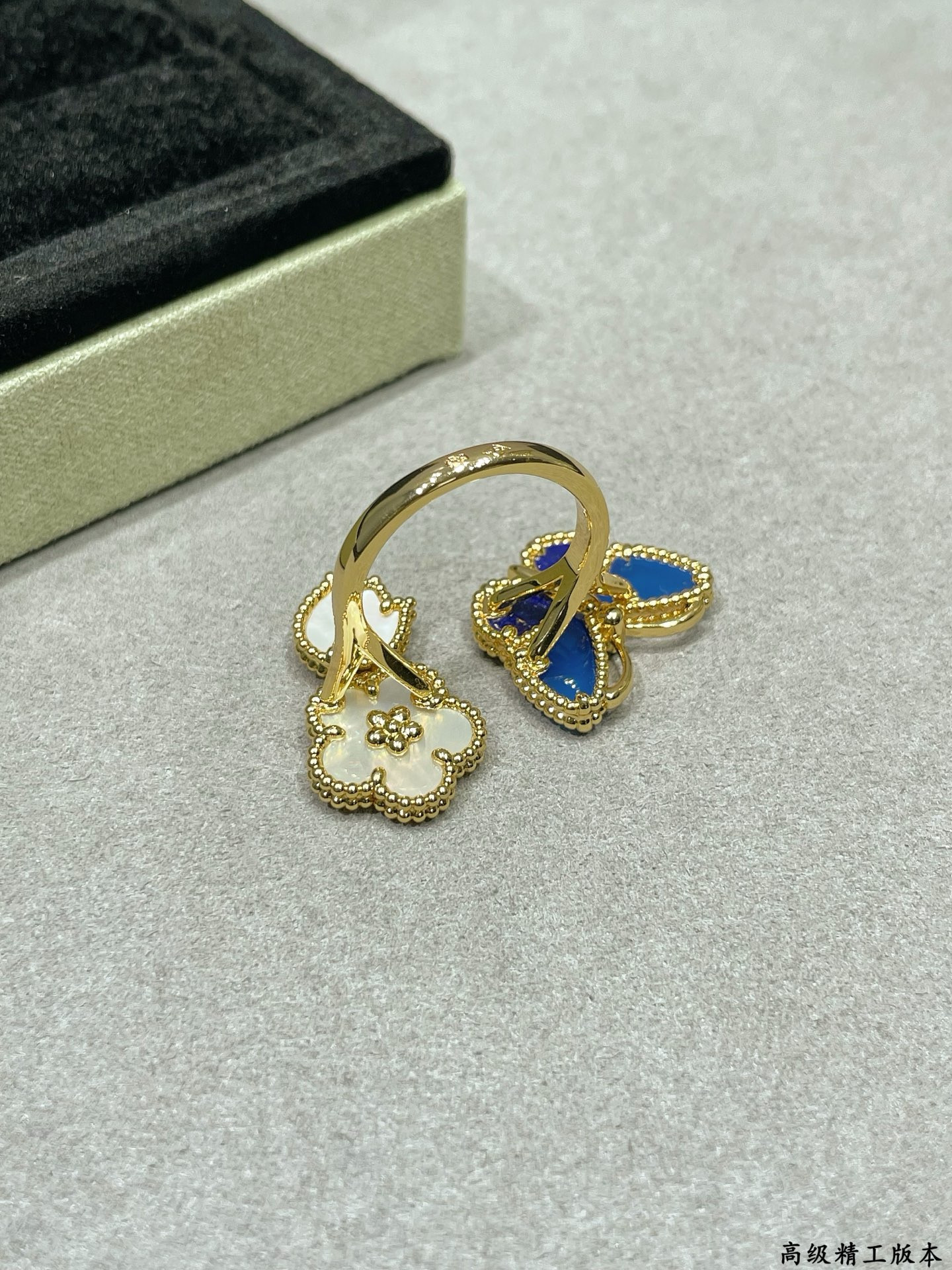 V*n Cl**f & arpels ring