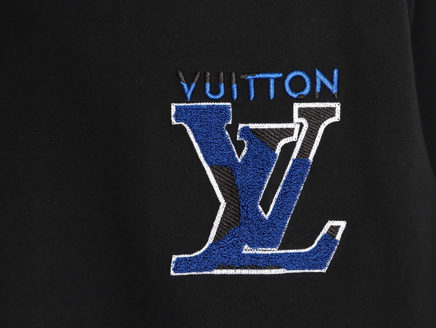 L0vis Vvtt0n Long-sleeved T-shirt