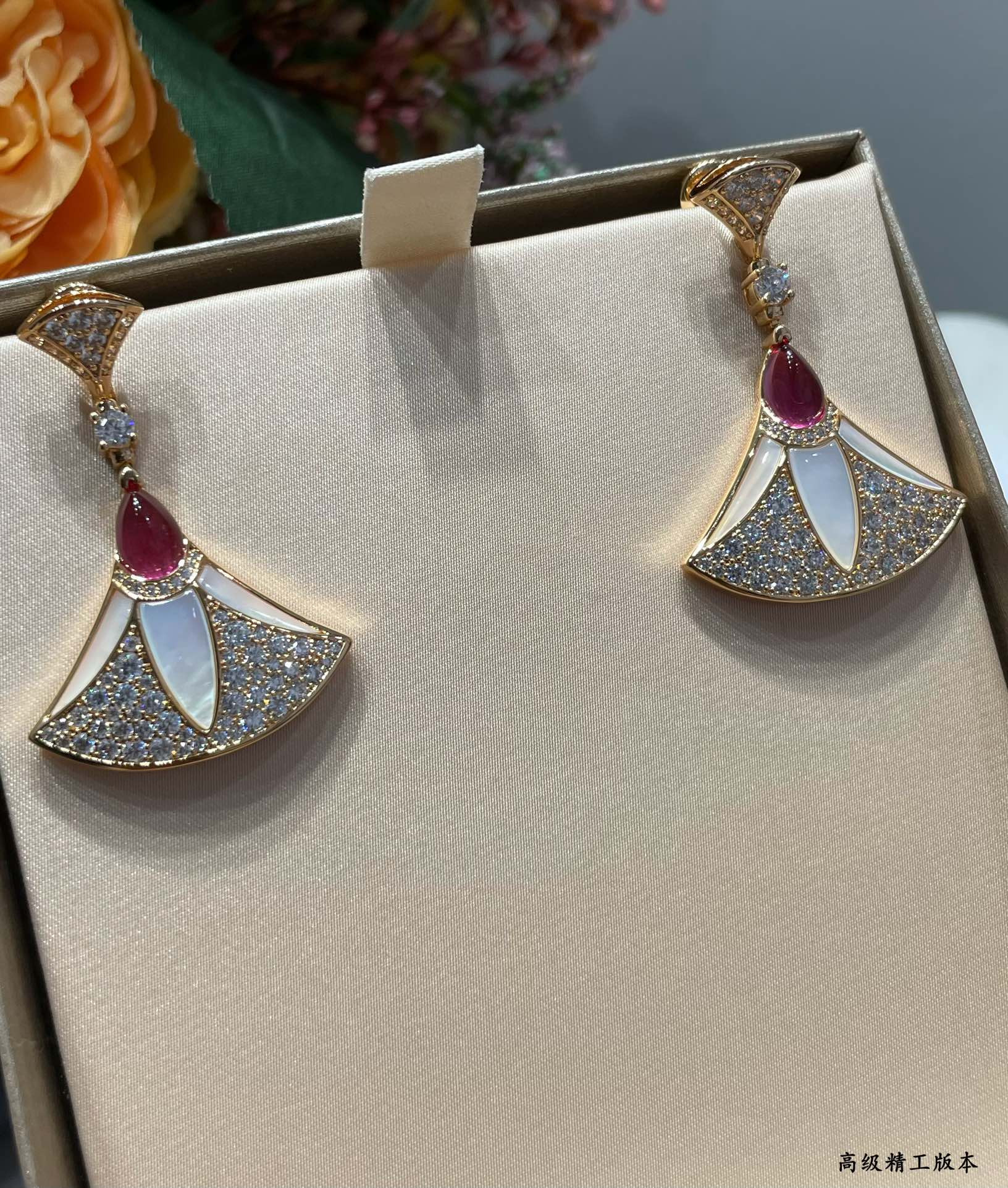 Bv1g*ai Roman fan Earrings