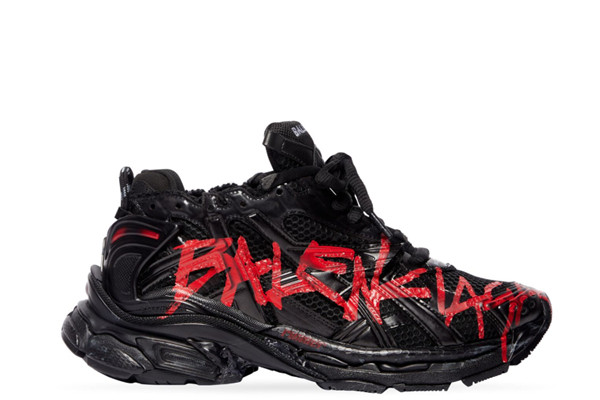 UA RUNNER GRAFFITI SNEAKER IN BLACK