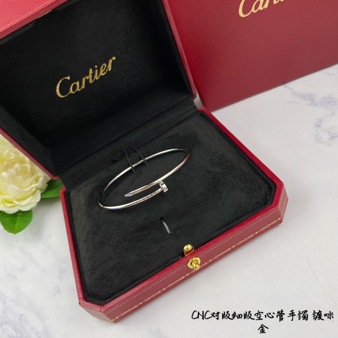Ca*t1er Thin Hollow Tube Polished Nail Bracelet
