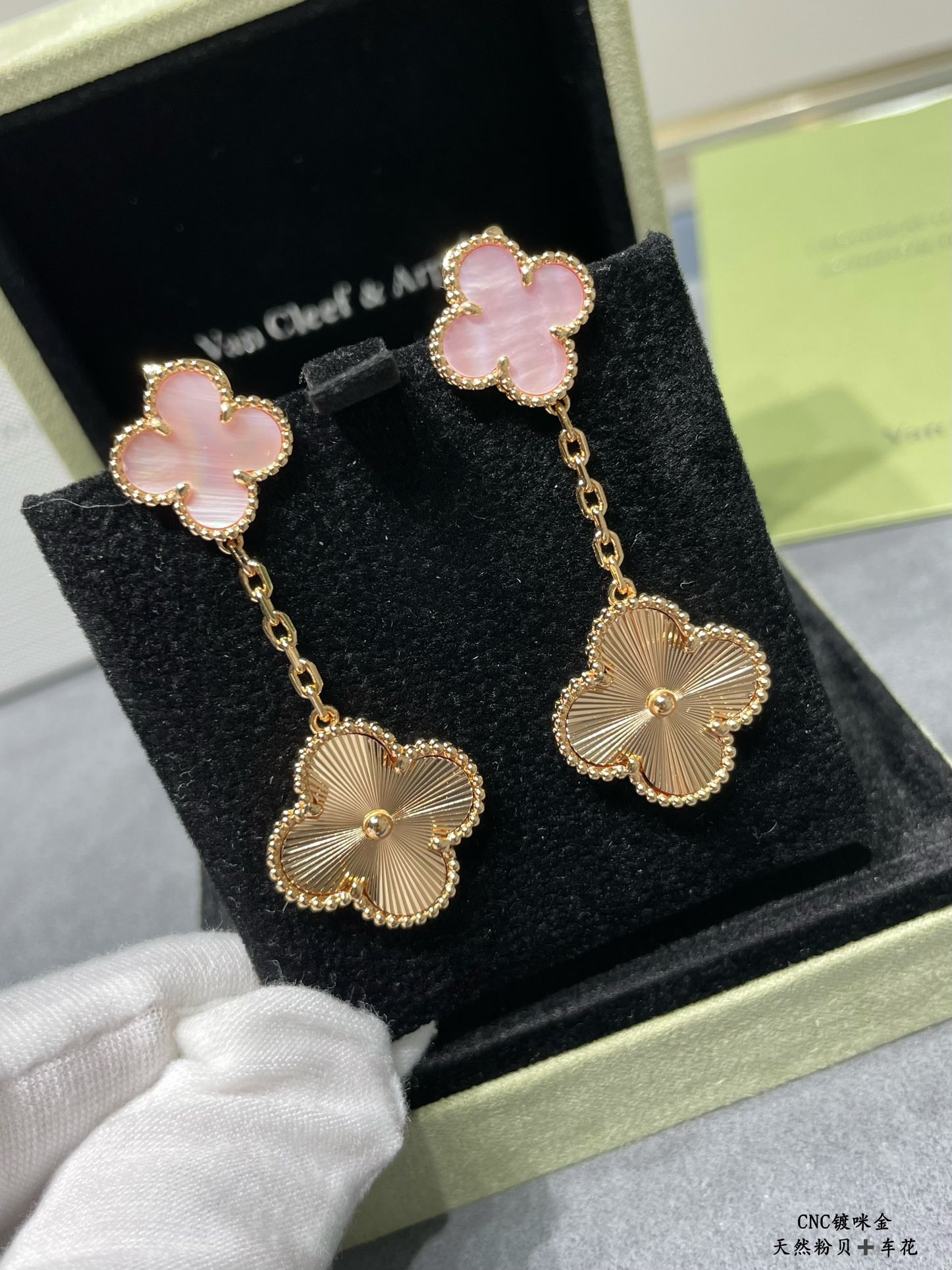 V*n Cl**f & Arpels Two flower four leaf clover Earrings(No refund or exchange)