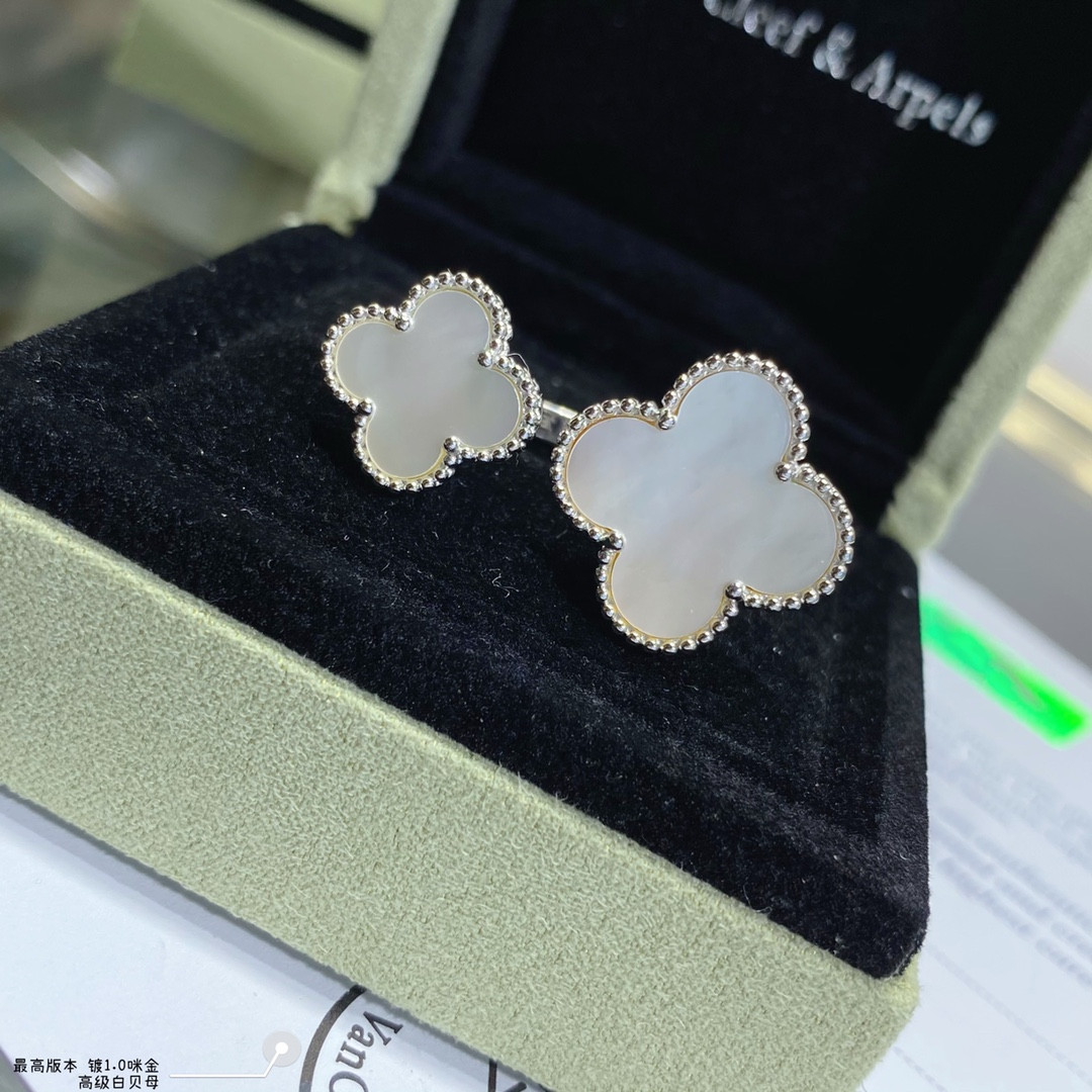 V*n Cl**f & Arpels Four-leaf Clover Premium White Fritillary Opening Ring