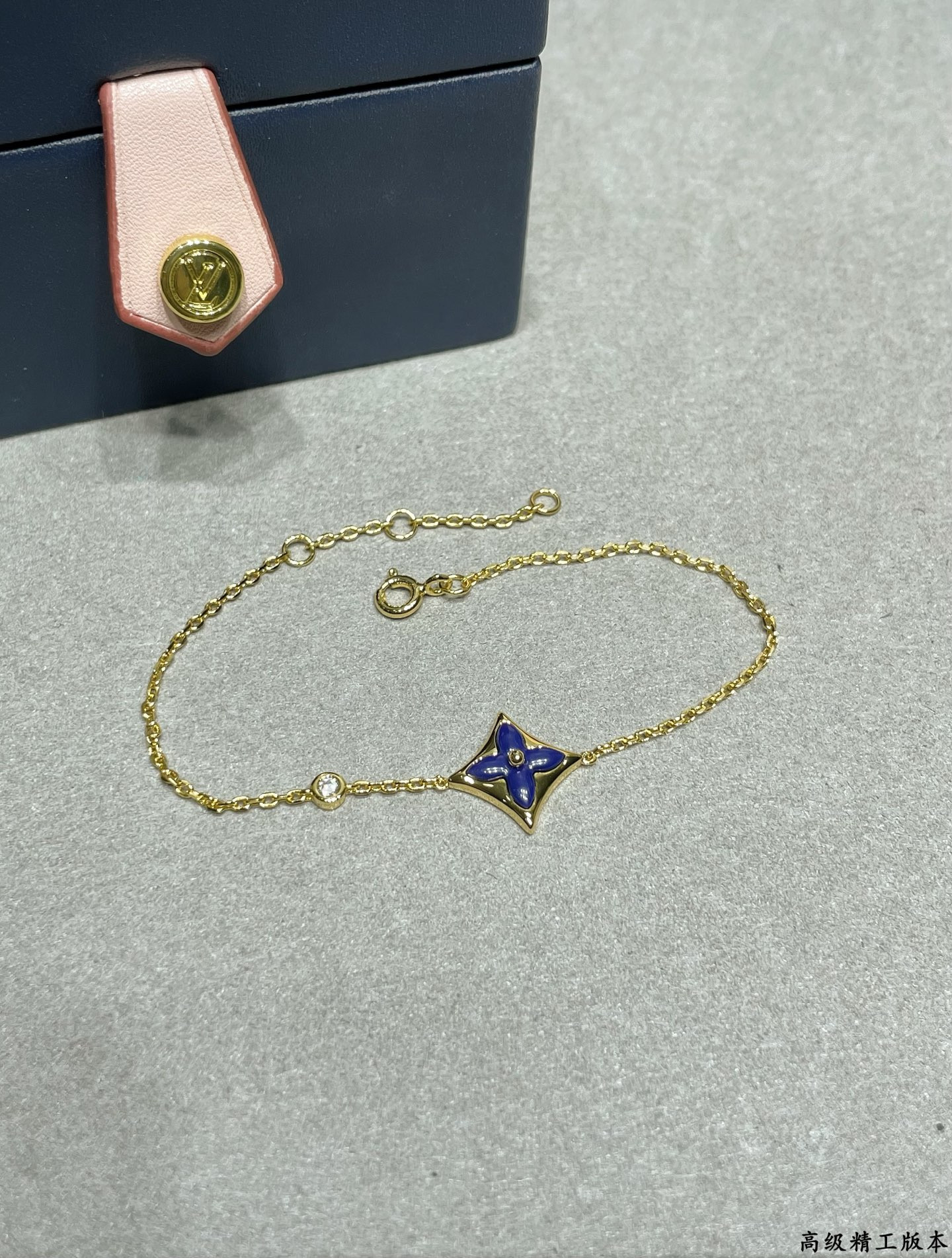 L0vis Vvtt0n Bracelet