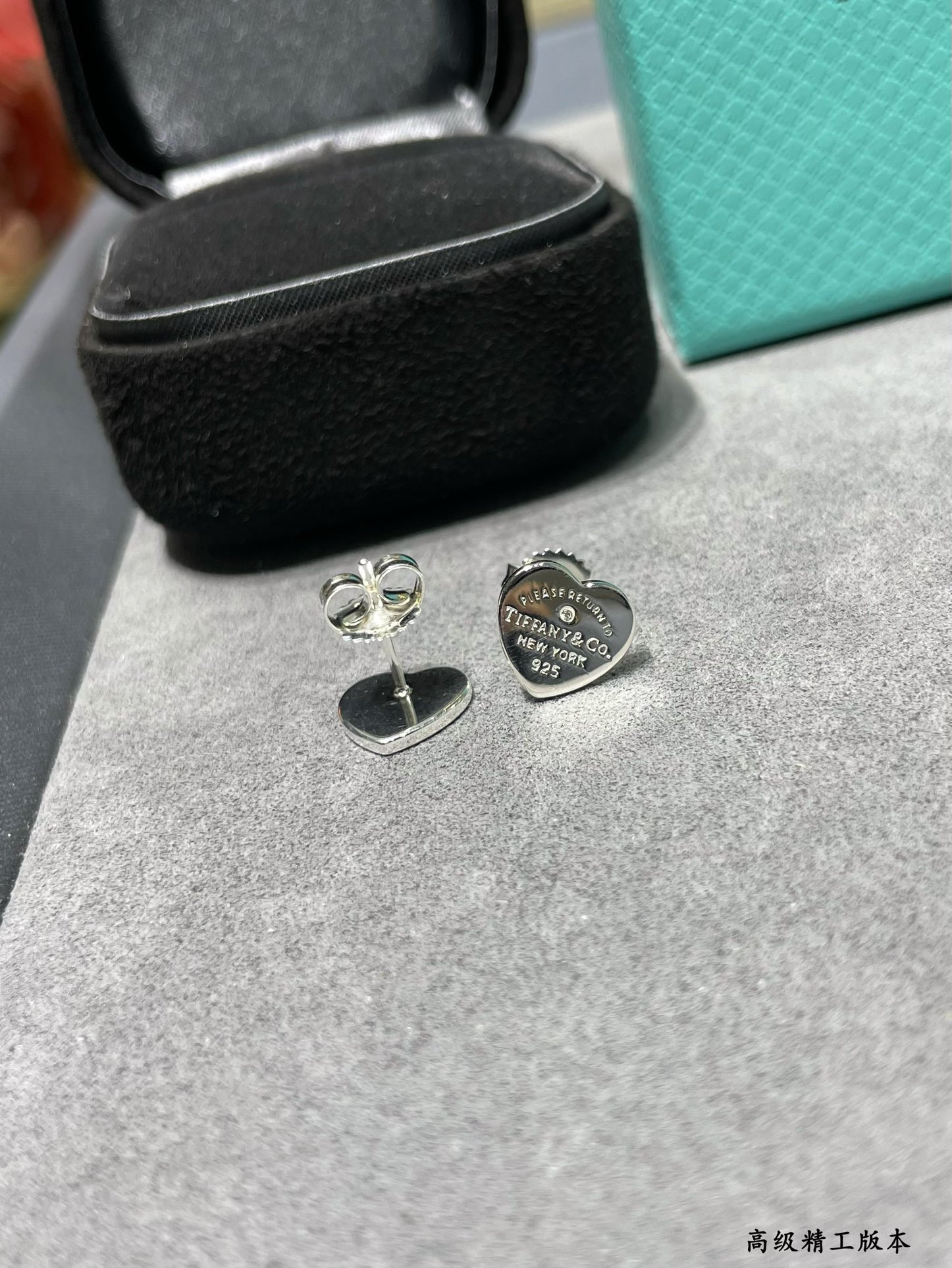 T*f*ny & Co. Heart Stud Earrings in Sterling Silver Ag925