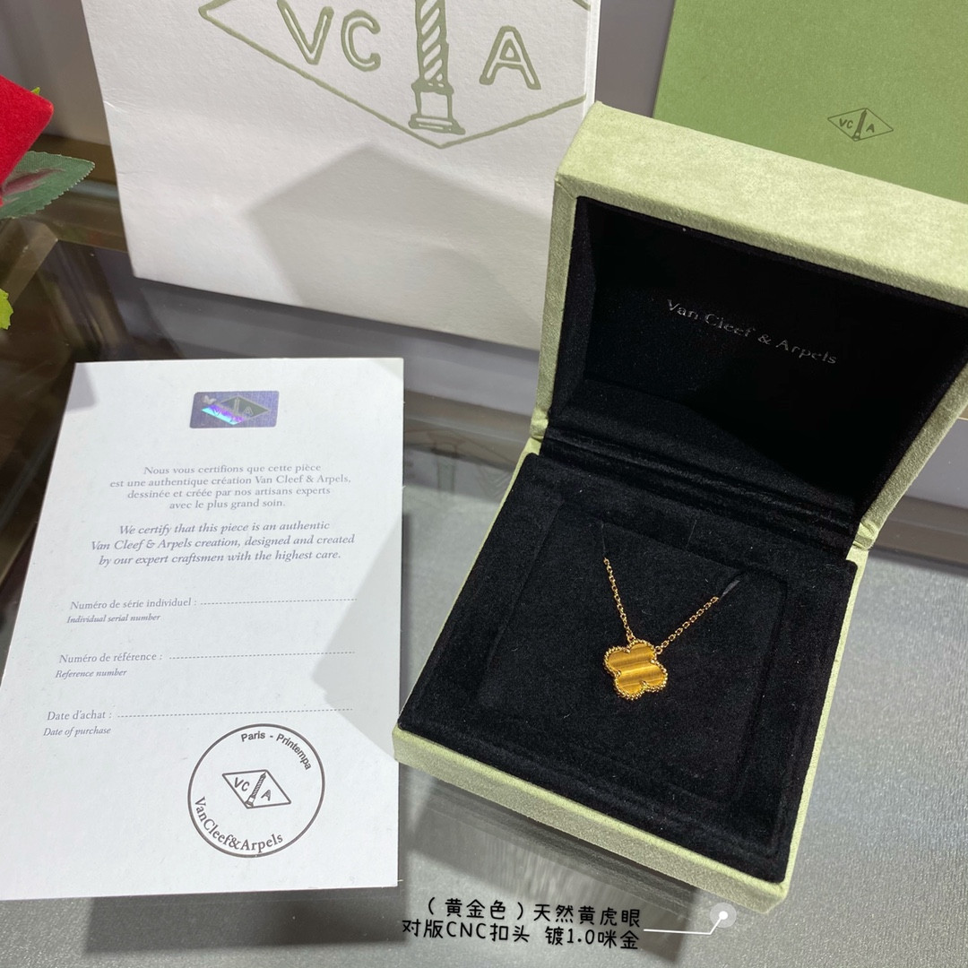 V*n Cl**f & Arpels Medium Classic Natural yellow tiger eye four leaf clover Necklace Diameter approx 1.5cm,Chain length approx 40+5cm