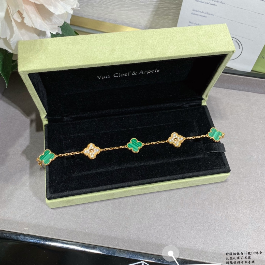 V*n Cl**f & Arpels Natural Malachite Interval D1am0nd Five-Flower Four-Leaf Clover Bracelet