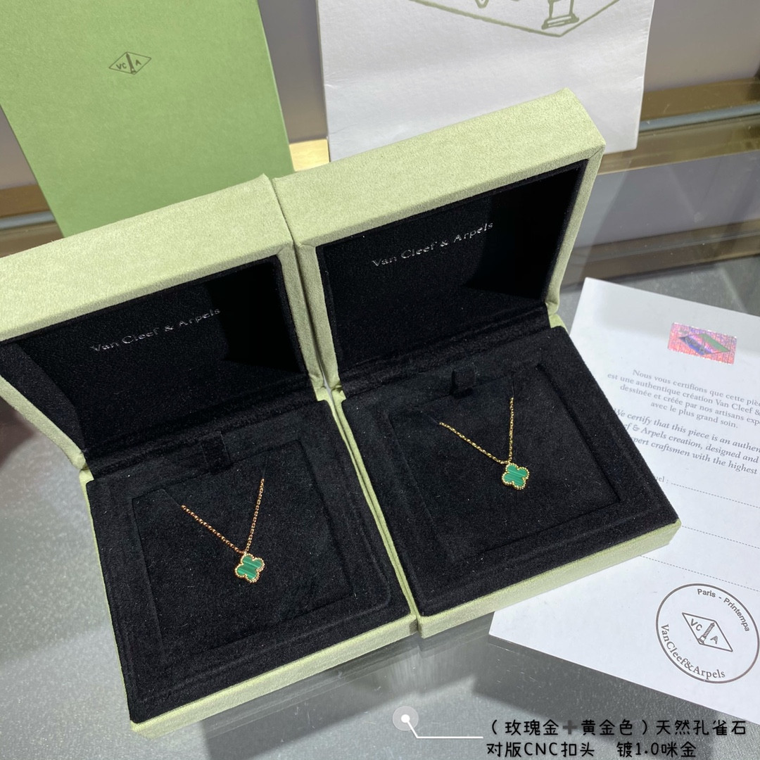 V*n Cl**f & Arpels Mini Four-Leaf Clover Necklace Diameter approx 1.0cm, Chain length approx 40+5cm