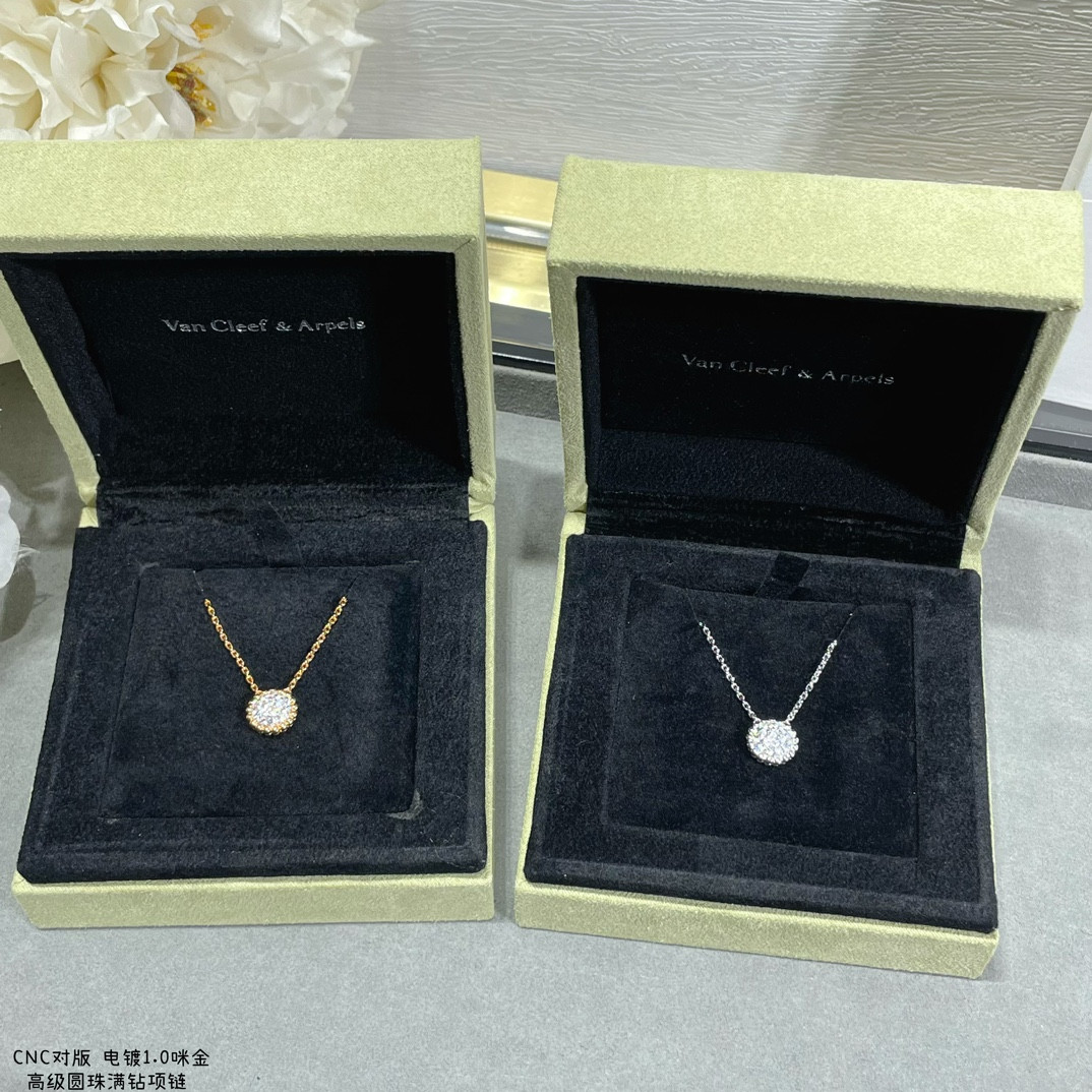 V*n Cl**f & Arpels round bead full D1am0nd necklace