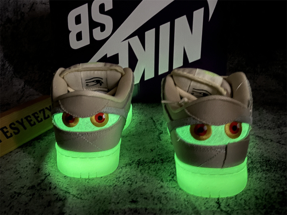 UA NIKE SB DUNK LOW MUMMY