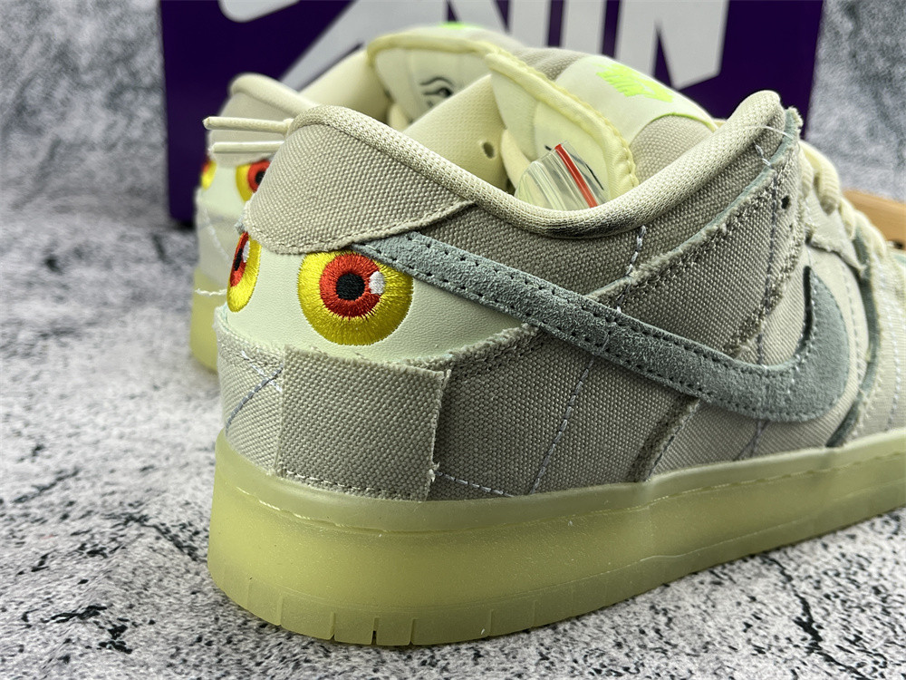UA NIKE SB DUNK LOW MUMMY