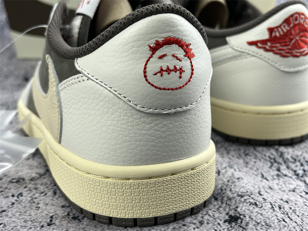 UA TRAVIS SCOTT X AIR JORDAN 1 LOW OG
