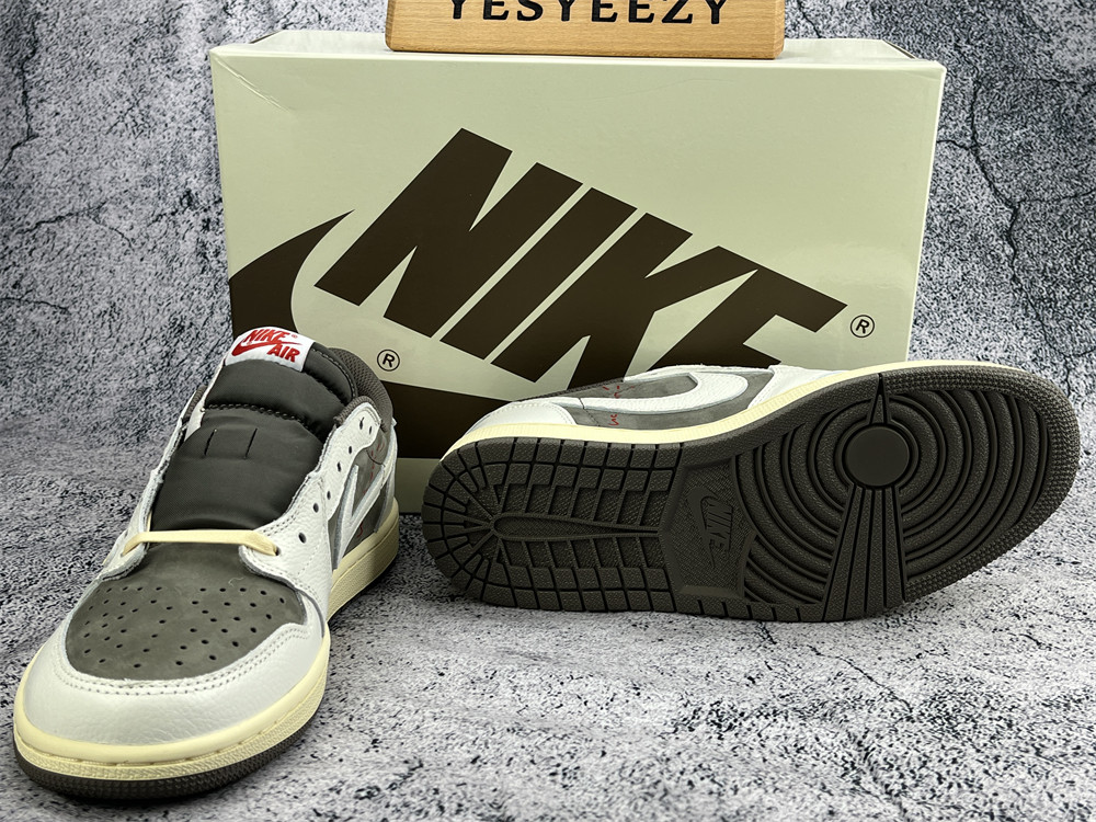 UA TRAVIS SCOTT X AIR JORDAN 1 LOW OG