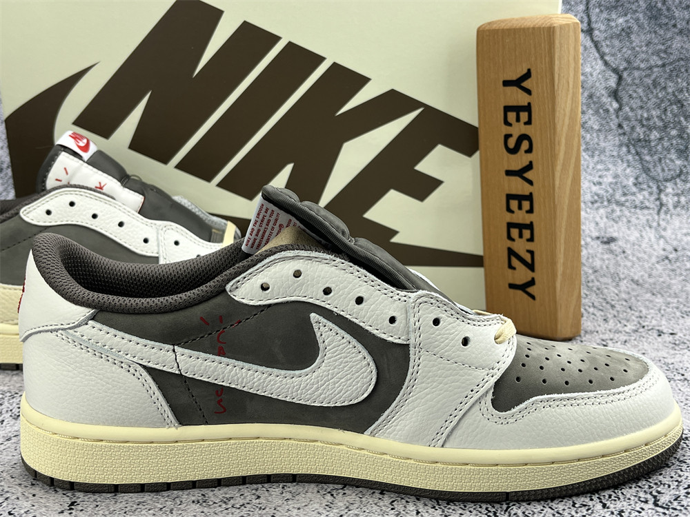 UA TRAVIS SCOTT X AIR JORDAN 1 LOW OG