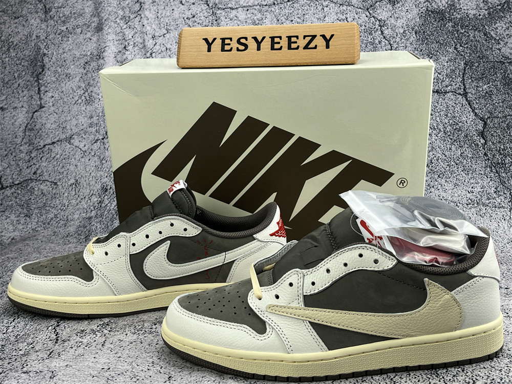 UA TRAVIS SCOTT X AIR JORDAN 1 LOW OG