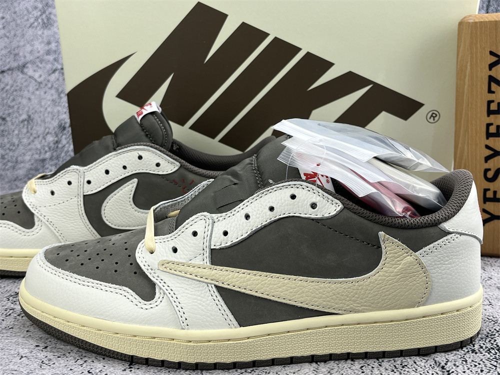 UA TRAVIS SCOTT X AIR JORDAN 1 LOW OG