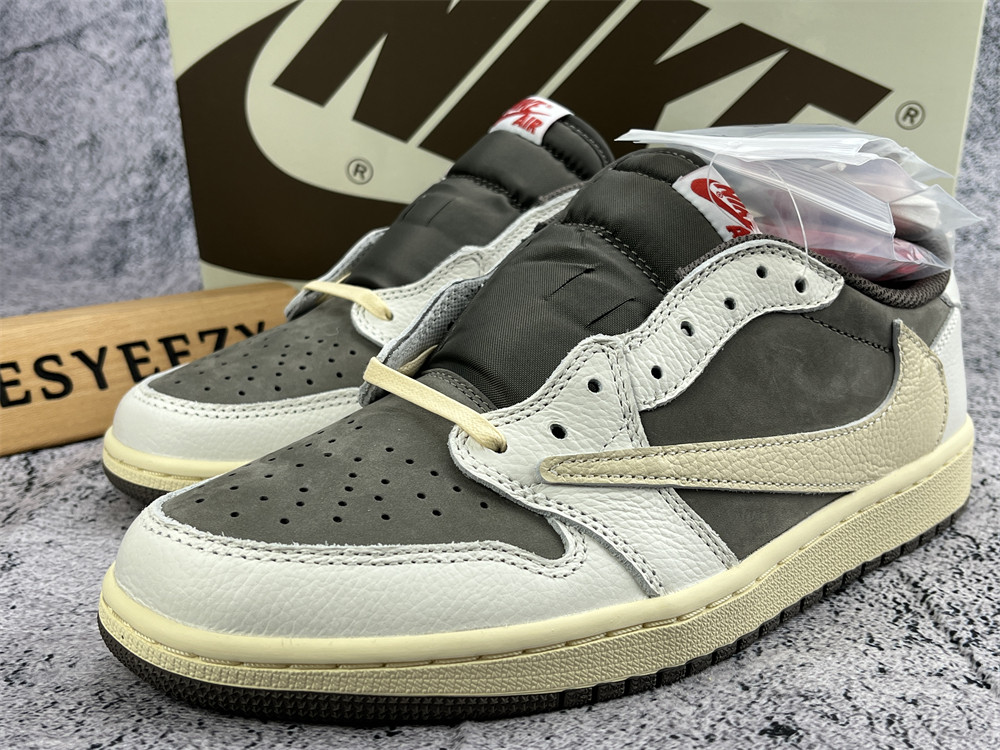 UA TRAVIS SCOTT X AIR JORDAN 1 LOW OG