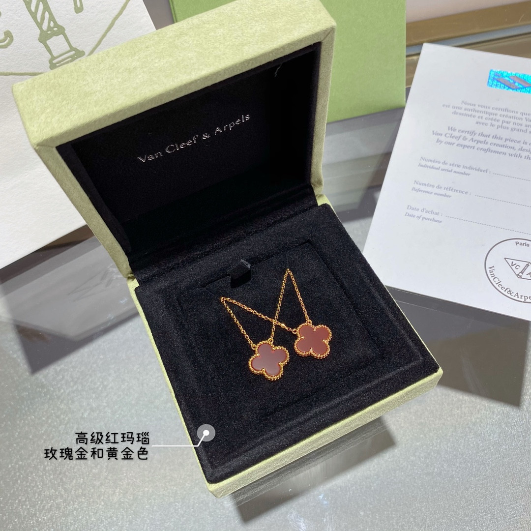 V*n Cl**f & Arpels Medium Classic Four Leaf Clover Necklace Diameter approx 1.5cm,Chain length approx 40+5cm