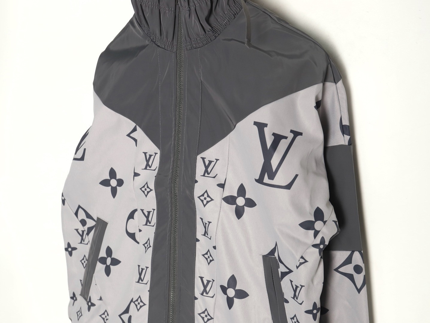 L0vis Vvtt0n LV Coats