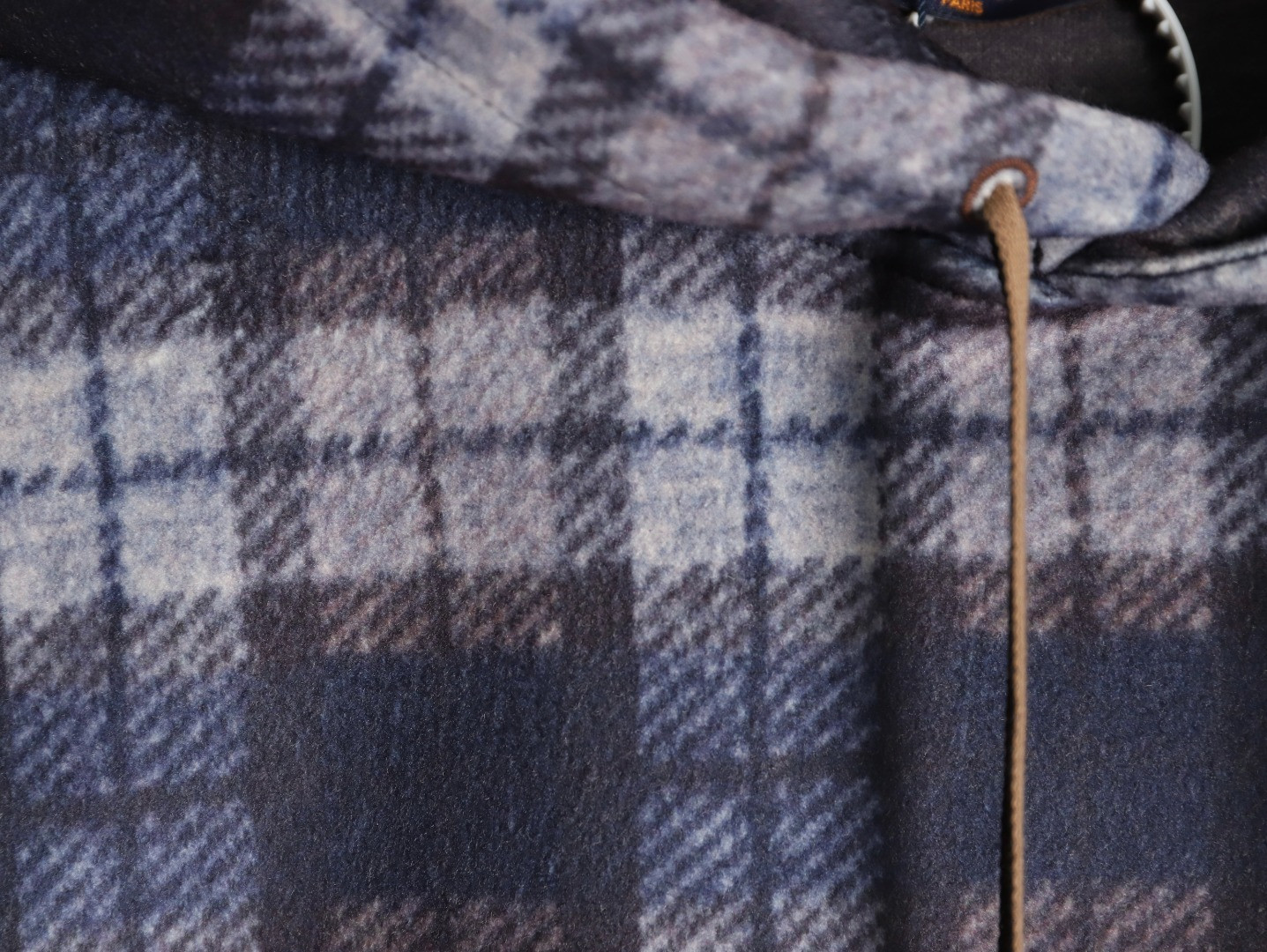 L0vis Vvtt0n Hoodies