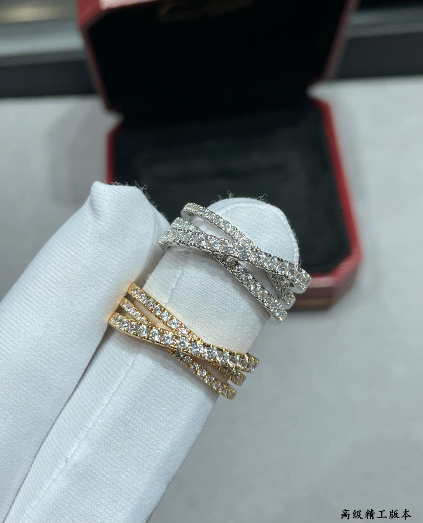 Ca*t1er Three-ring rivet D1am0nd ring