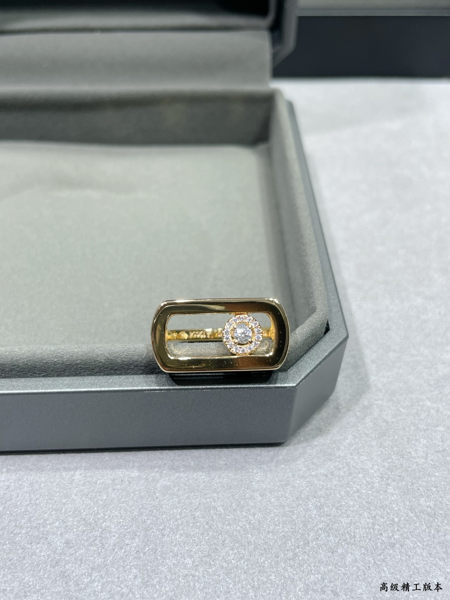 Messika Large Solitaire D1am0nd Ring