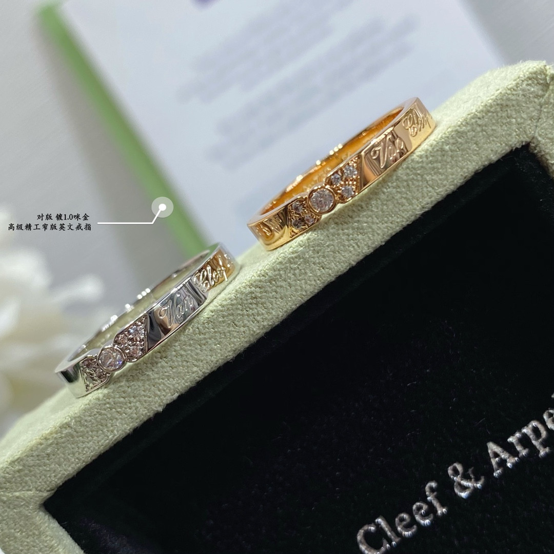 V*n Cl**f & Arpels Narrow English Ring