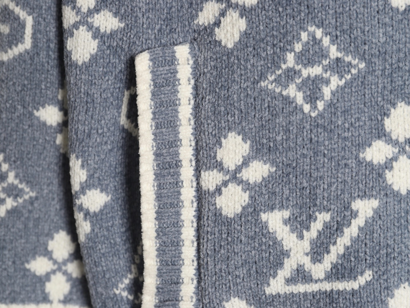 L0vis Vvtt0n LV 25ss Cardigan Sweaters